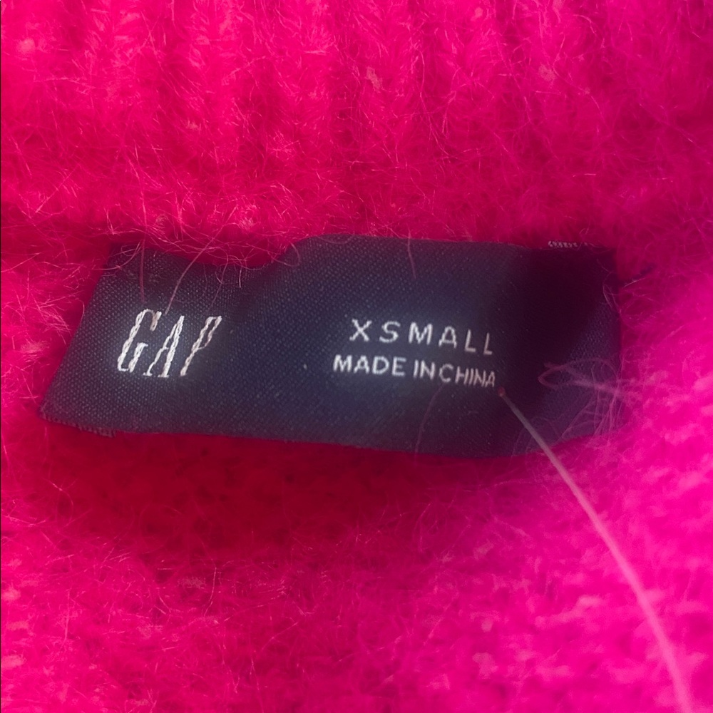 The Gap Pink fuzzy Women's Sweater size extra small cropped NWT - Picture 3 of 4